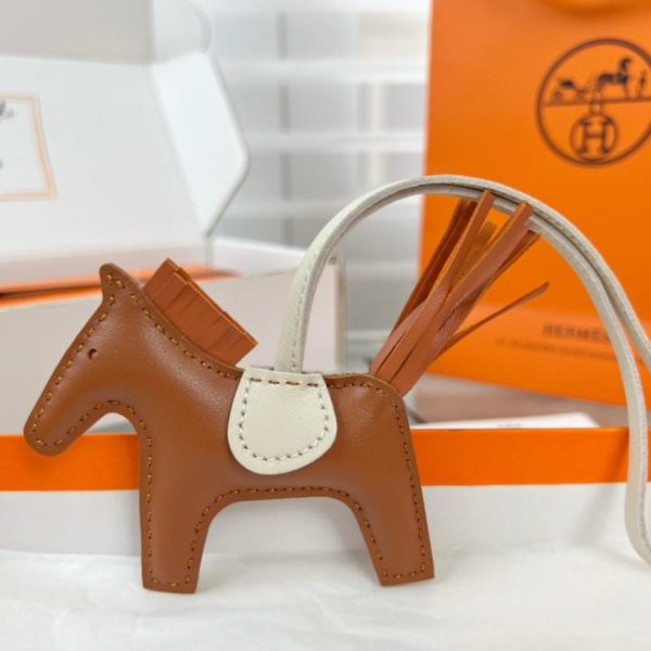 replica,repliche,fake,1:1,earrings,bracelet,ring,jewelry Portachiavi/ciondolo per borsa HERMES Classic Mini Pony Rodeo Pegase, cucito a mano in pelle di agnello (6Z7RDJ)