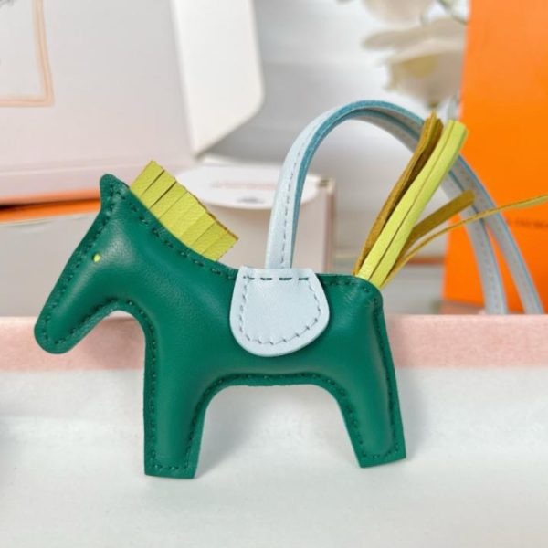 replica,repliche,fake,1:1,earrings,bracelet,ring,jewelry Portachiavi/ciondolo per borsa HERMES mini pony Rodeo pegase classico, cucito a mano in pelle di agnello (95 TUGH).
