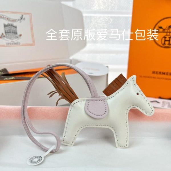 replica,repliche,fake,1:1,earrings,bracelet,ring,jewelry Portachiavi/ciondolo per borsa HERMES Classic Mini Pony Rodeo Pegase, cucito a mano in pelle di agnello (9BL0ZM)