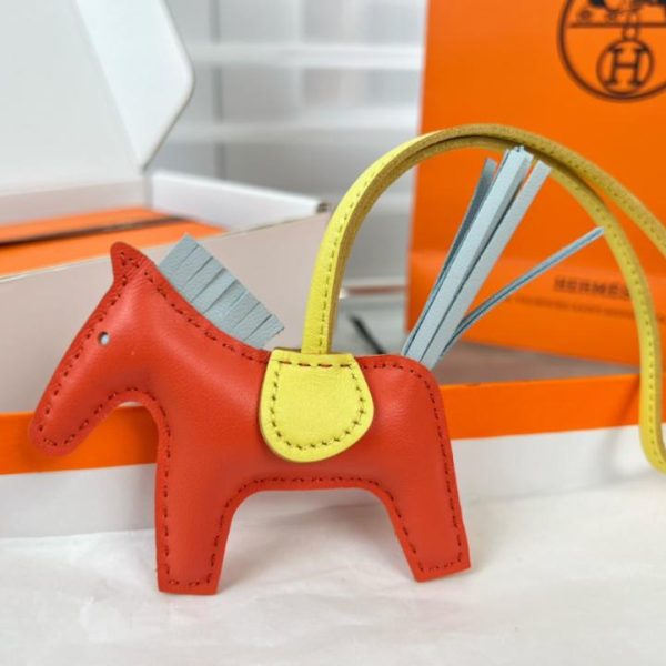 replica,repliche,fake,1:1,earrings,bracelet,ring,jewelry Portachiavi/ciondolo per borsa HERMES Classic Mini Pony Rodeo Pegase, cucito a mano in pelle di agnello (B05OWQ)