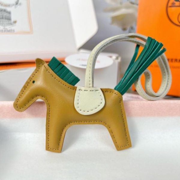 replica,repliche,fake,1:1,earrings,bracelet,ring,jewelry Portachiavi/ciondolo per borsa HERMES mini pony Rodeo pegase classico, cucito a mano in pelle di agnello (CLAYY3).