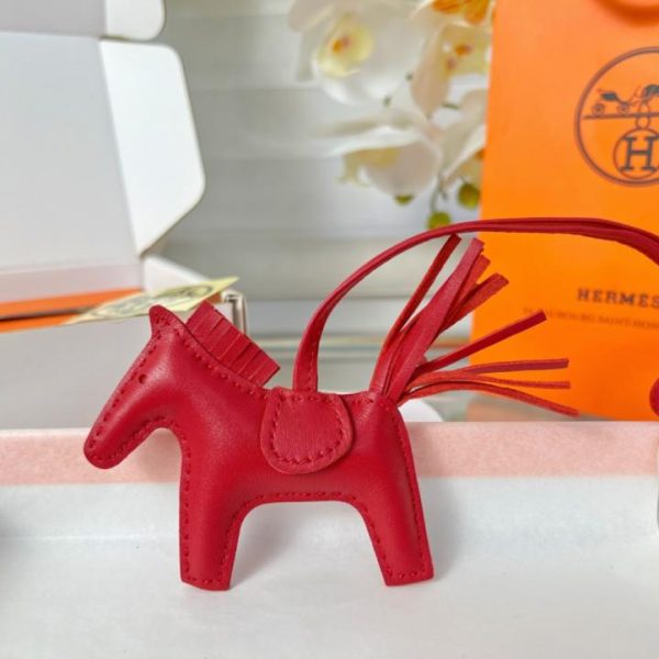 replica,repliche,fake,1:1,earrings,bracelet,ring,jewelry Portachiavi/ciondolo per borsa HERMES mini pony Rodeo pegase classico, cucito a mano in pelle di agnello (D4NUR2).