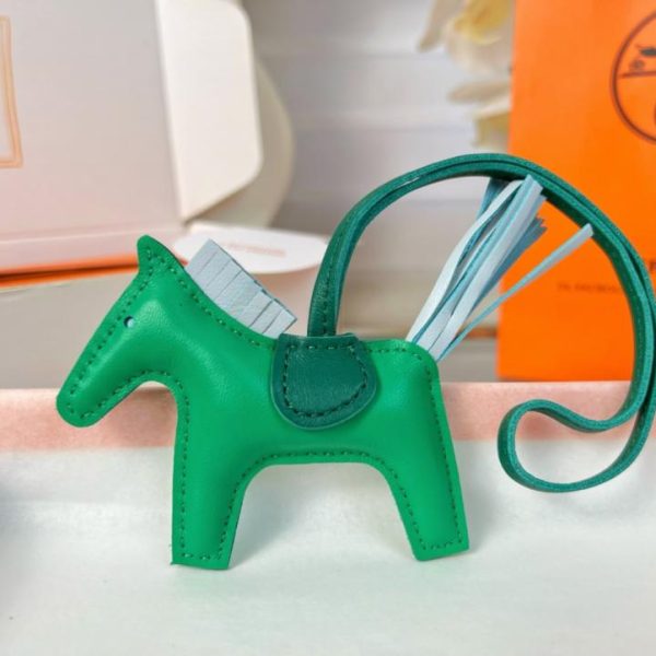 replica,repliche,fake,1:1,earrings,bracelet,ring,jewelry Portachiavi/ciondolo per borsa HERMES mini pony Rodeo pegase classico, cucito a mano in pelle di agnello (DEI674).