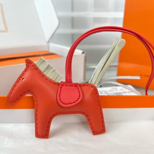 replica,repliche,fake,1:1,earrings,bracelet,ring,jewelry Portachiavi/ciondolo per borsa HERMES mini pony Rodeo pegase classico, cucito a mano in pelle di agnello (FWTFLM).