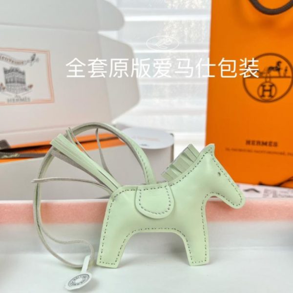 replica,repliche,fake,1:1,earrings,bracelet,ring,jewelry Portachiavi/ciondolo per borsa HERMES Classic Mini Pony Rodeo Pegase, cucito a mano, in pelle di agnello (NBO4UW)