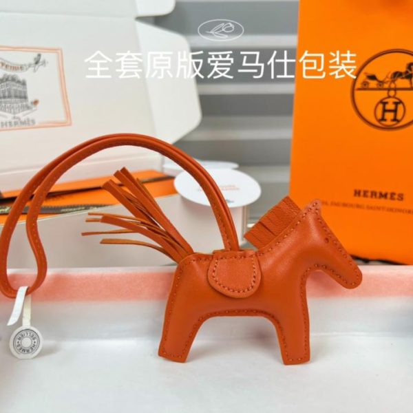 replica,repliche,fake,1:1,earrings,bracelet,ring,jewelry Portachiavi/ciondolo per borsa HERMES mini pony Rodeo pegase classico, cucito a mano in pelle di agnello (NCLC76).