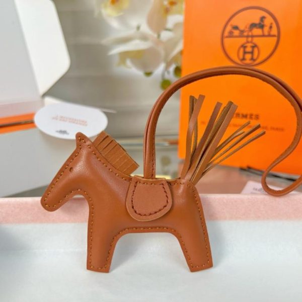 replica,repliche,fake,1:1,earrings,bracelet,ring,jewelry Portachiavi/ciondolo per borsa HERMES Classic Mini Pony Rodeo Pegase, cucito a mano in pelle di agnello (NN7CHT)