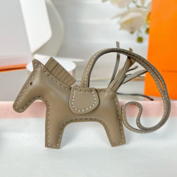 replica,repliche,fake,1:1,earrings,bracelet,ring,jewelry Portachiavi/ciondolo per borsa HERMES Classic Mini Pony Rodeo Pegase, cucito a mano in pelle di agnello (QODSS1)