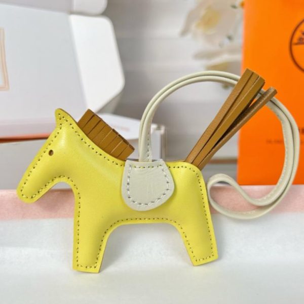 replica,repliche,fake,1:1,earrings,bracelet,ring,jewelry Portachiavi/ciondolo per borsa HERMES mini pony Rodeo pegase classico, cucito a mano in pelle di agnello (TCZ4TL).