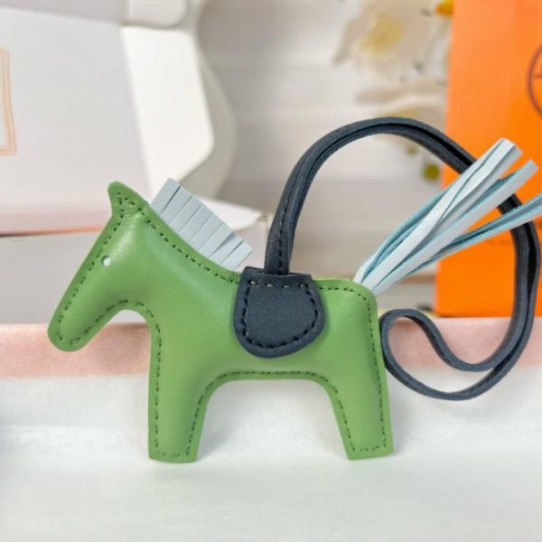 replica,repliche,fake,1:1,earrings,bracelet,ring,jewelry Portachiavi/ciondolo per borsa HERMES Classic Mini Pony Rodeo Pegase, cucito a mano in pelle di agnello (Z1J34M)