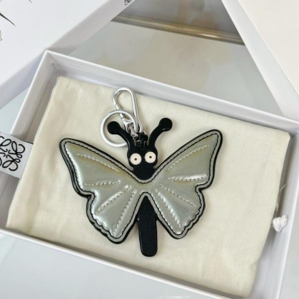 replica,repliche,fake,1:1,earrings,bracelet,ring,jewelry Nuovo portachiavi in ​​pelle Loewe, portachiavi per auto, serie ButterflyCharm con ciondolo a farfalla (EFUSMQ)