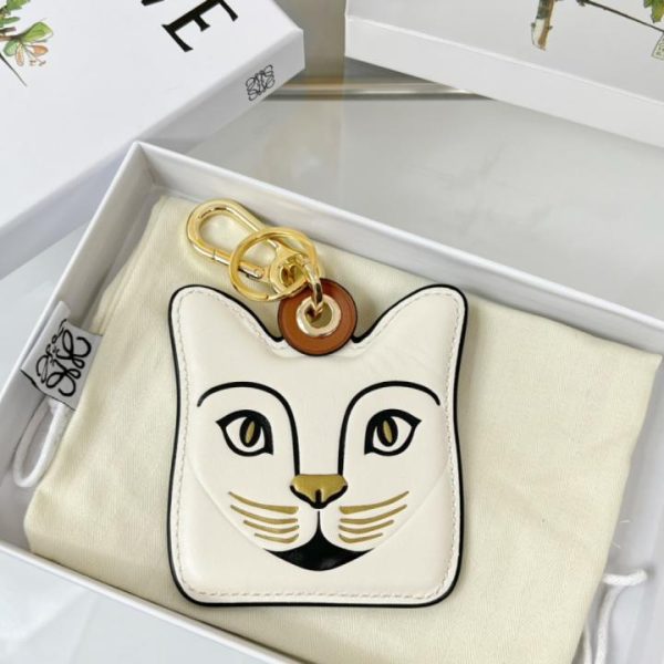 replica,repliche,fake,1:1,earrings,bracelet,ring,jewelry Nuovo portachiavi in ​​pelle Loewe, portachiavi per auto, ciondolo a forma di gatto (AQYO2O)