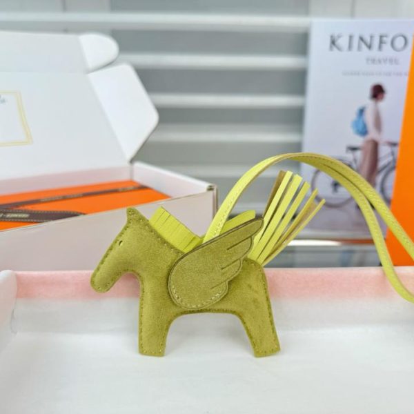 replica,repliche,fake,1:1,earrings,bracelet,ring,jewelry Nuovo portachiavi/ciondolo per borsa Hermes Rodeo Pegasus in pelle scamosciata (similpelle), realizzato a mano con cuciture squisite (0JQXCT).