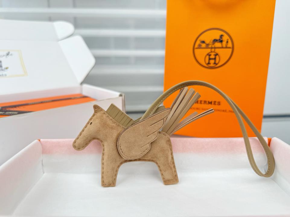 replica,repliche,fake,1:1,earrings,bracelet,ring,jewelry Nuovo portachiavi/ciondolo per borsa Hermes Rodeo Pegasus in pelle scamosciata (similpelle), cucito a mano (741W6R) replica,repliche,fake,1:1,earrings,bracelet,ring,jewelry Nuovo portachiavi/ciondolo per borsa Hermes Rodeo Pegasus in pelle scamosciata (similpelle), cucito a mano (741W6R)