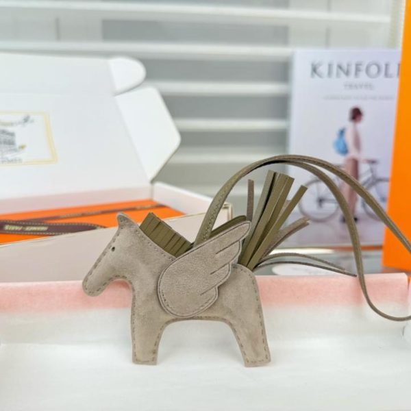 replica,repliche,fake,1:1,earrings,bracelet,ring,jewelry Nuovo portachiavi/ciondolo per borsa Hermes Rodeo Pegasus in pelle scamosciata (similpelle), cucito a mano (VN4KKF)