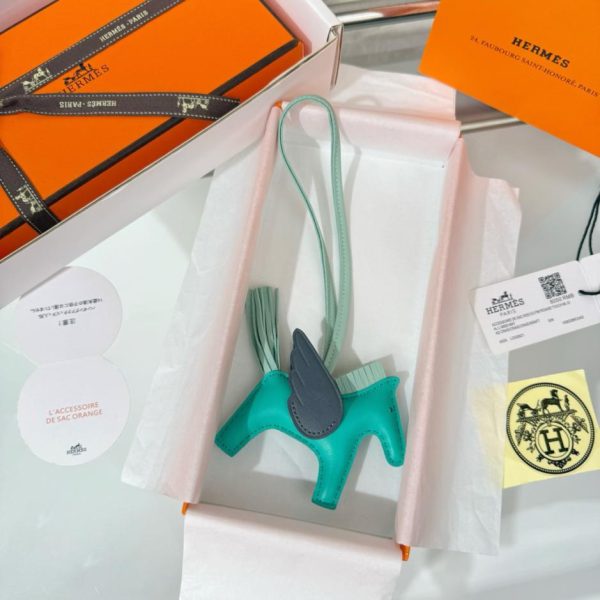 replica,repliche,fake,1:1,earrings,bracelet,ring,jewelry Nuovo portachiavi/ciondolo per borsa Hermès Rodeo Pegase, cucito a mano in pelle di agnello (THNIWV).