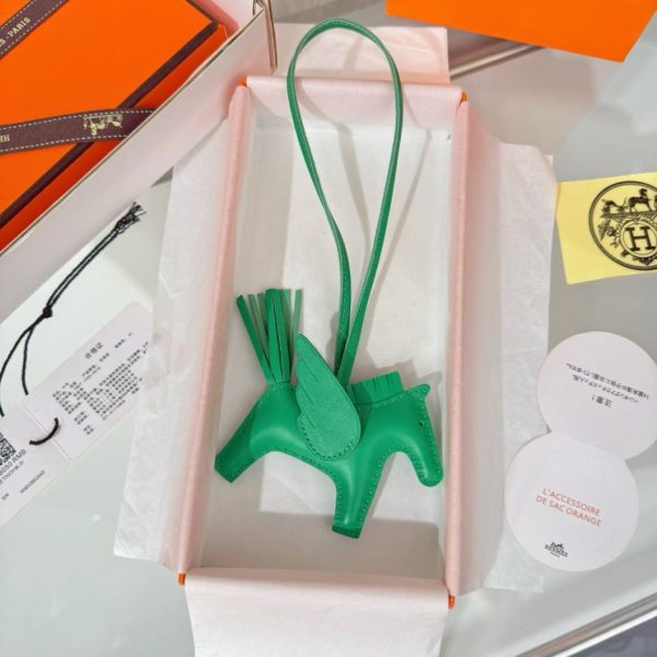 Nuovo charm/portachiavi Hermès Rodeo Pegase, cucito a mano in pelle di agnello (Z5VMV5).