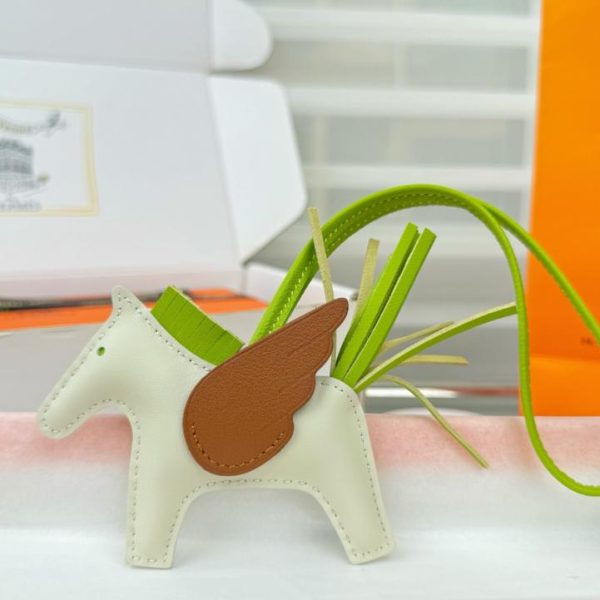replica,repliche,fake,1:1,earrings,bracelet,ring,jewelry Nuovo portachiavi/ciondolo per borsa Hermes Rodeo Pegase, cucito a mano in pelle di agnello (07OJYB).