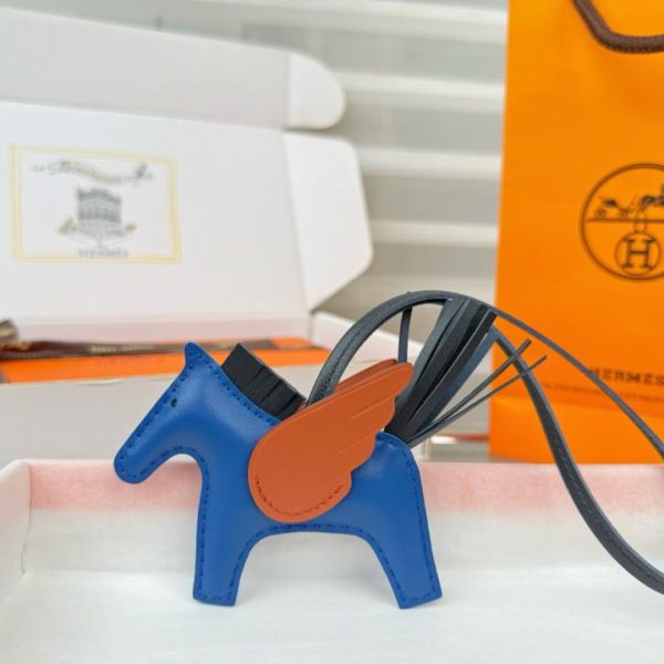replica,repliche,fake,1:1,earrings,bracelet,ring,jewelry Nuovo charm/portachiavi Hermès Rodeo Pegase, cucito a mano in pelle di agnello (JKN7W8)