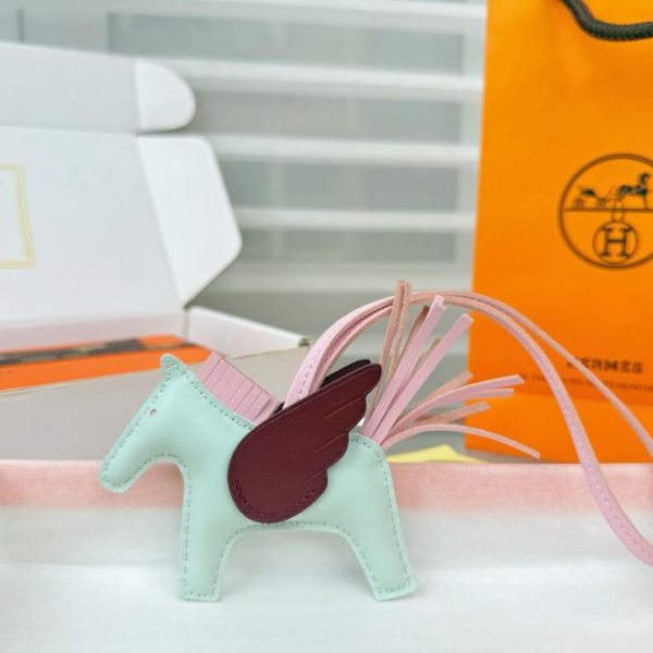 replica,repliche,fake,1:1,earrings,bracelet,ring,jewelry Nuovo portachiavi/ciondolo per borsa Hermès Rodeo Pegase, cucito a mano in pelle di agnello (XOLTH3).