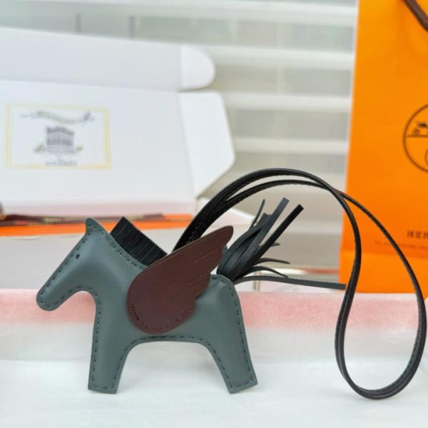 replica,repliche,fake,1:1,earrings,bracelet,ring,jewelry Nuovo charm/portachiavi Hermès Rodeo Pegase, cucito a mano in pelle di agnello (XLBMR1).