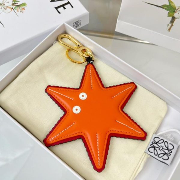 replica,repliche,fake,1:1,earrings,bracelet,ring,jewelry Nuovo portachiavi in ​​pelle Loewe, portachiavi per auto, ciondolo a stella, serie Star Charm (WW3YF8)