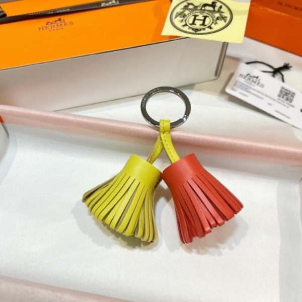 replica,repliche,fake,1:1,earrings,bracelet,ring,jewelry Nuovo arrivo: portachiavi Hermès Carmen uno dos kering con nappe e gonna in erba, realizzato a mano in pelle di agnello importata (DSHKS6)