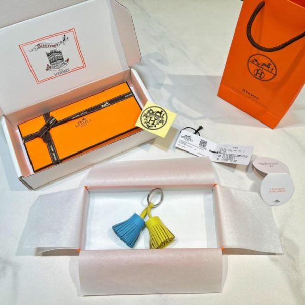 replica,repliche,fake,1:1,earrings,bracelet,ring,jewelry Dettagli del portachiavi con gonna di paglia a nappe (3J4ZZI)