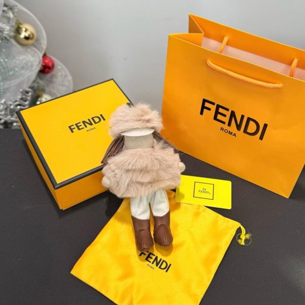 replica,repliche,fake,1:1,earrings,bracelet,ring,jewelry Nuovo portachiavi/ciondolo per borsetta Fendi Silvia di alta qualità, con la scritta “Best Friends Forever” (HN7FAK)