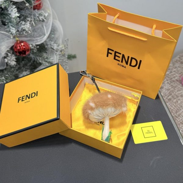 replica,repliche,fake,1:1,earrings,bracelet,ring,jewelry Nuovo ciondolo a forma di fungo Fendi di alta gamma, charm per borsa in pelliccia di visone (IAZXNC)