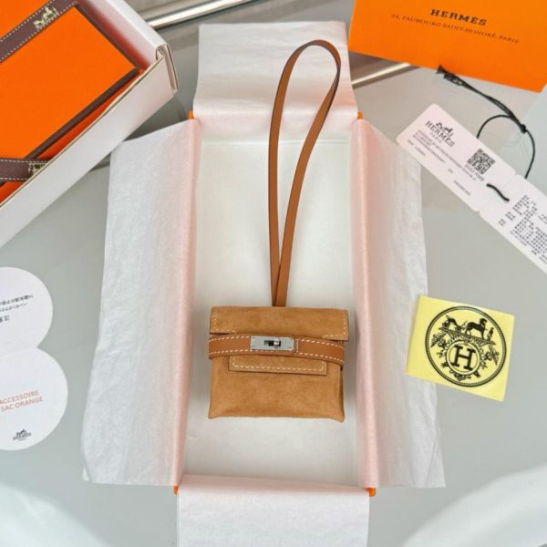 replica,repliche,fake,1:1,earrings,bracelet,ring,jewelry Nuovo charm per auricolari Kelly in pelle scamosciata di Hermes, ciondolo HERMES Kellfestival, cucito a mano (DB9R3G)