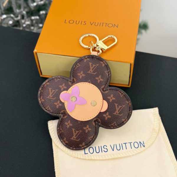 replica,repliche,fake,1:1,earrings,bracelet,ring,jewelry Portachiavi con monogramma a specchio Vivienne Head M03280 Louis Vuitton Portachiavi con monogramma a specchio Vivienne Head realizzato in materiale PU Vivienne He (TIZT8N)