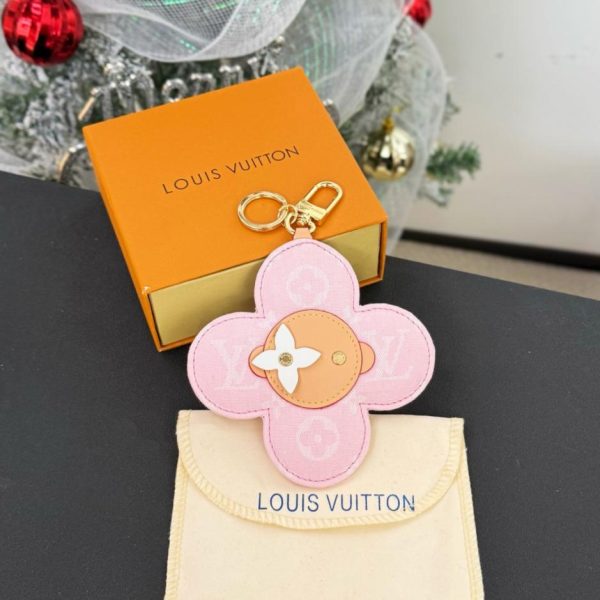 replica,repliche,fake,1:1,earrings,bracelet,ring,jewelry Portachiavi con monogramma a specchio Vivienne Head M03280 Louis Vuitton Portachiavi con monogramma a specchio Vivienne Head realizzato in materiale PU Vivienne He (WE7R8B)