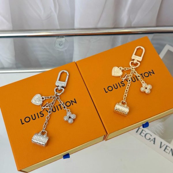 replica,repliche,fake,1:1,earrings,bracelet,ring,jewelry Portachiavi corto LV per borsa (Z8UNIH)