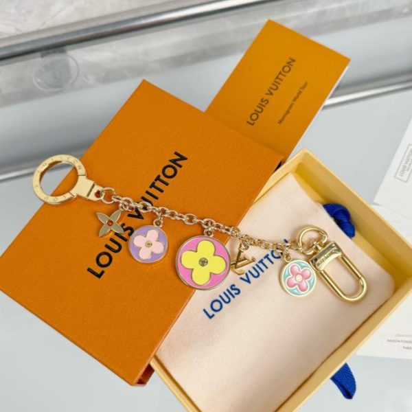 replica,repliche,fake,1:1,earrings,bracelet,ring,jewelry Portachiavi LV, ciondolo per borsa, catena per borsa M69571 Accessorio per borsa LV Primavera (4513JS)