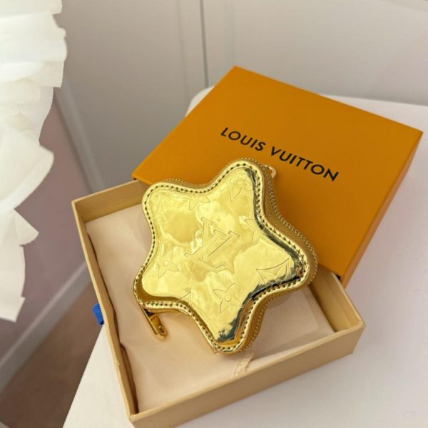 replica,repliche,fake,1:1,earrings,bracelet,ring,jewelry Nuovo portamonete/accessorio per borsa Louis Vuitton LOUIS BEAR Stella/Pentagramma (2K6SRV)