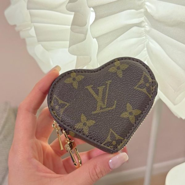 replica,repliche,fake,1:1,earrings,bracelet,ring,jewelry Nuovo portamonete/accessorio per borsa Louis Vuitton LOUIS BEAR Stella/Pentagramma (WT7EOQ)