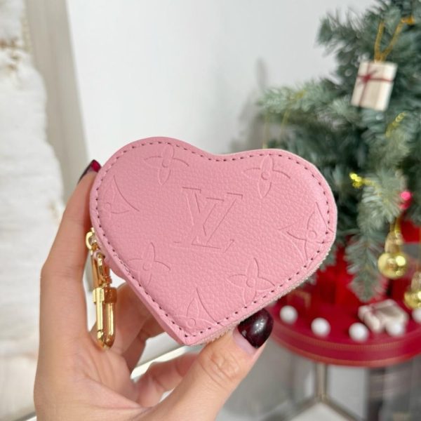 replica,repliche,fake,1:1,earrings,bracelet,ring,jewelry Nuovo arrivo Portamonete a forma di cuore – Louis Vuitton Portachiavi a forma di cuore LOUIS BEAR (J37C0M)