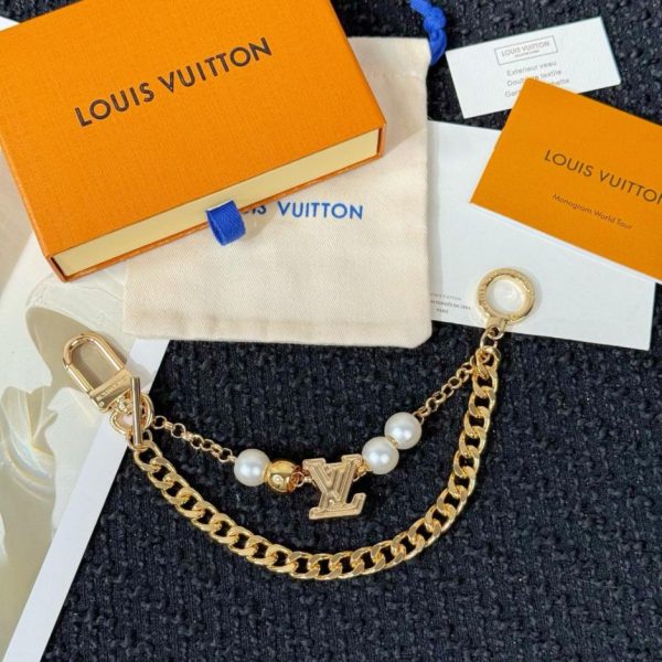 replica,repliche,fake,1:1,earrings,bracelet,ring,jewelry Nuovo ciondolo per borsa con catena spessa e perla grande con logo LV (0DYVLJ)