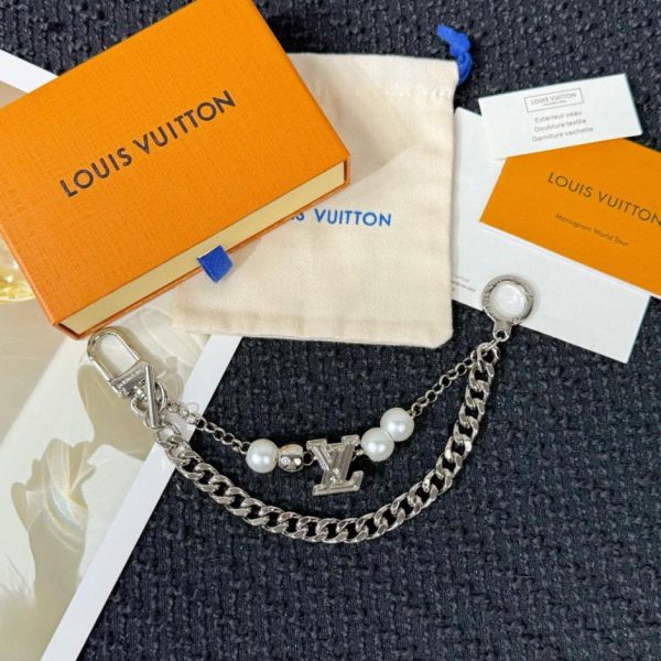replica,repliche,fake,1:1,earrings,bracelet,ring,jewelry Nuovo ciondolo per borsa con catena spessa e perla grande con logo LV (MSKCIK)