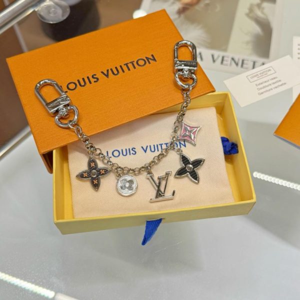 replica,repliche,fake,1:1,earrings,bracelet,ring,jewelry Portachiavi con ciondolo per borsa LV M01188 Spring Street Chain, accessorio per borsa (OXXR0K)