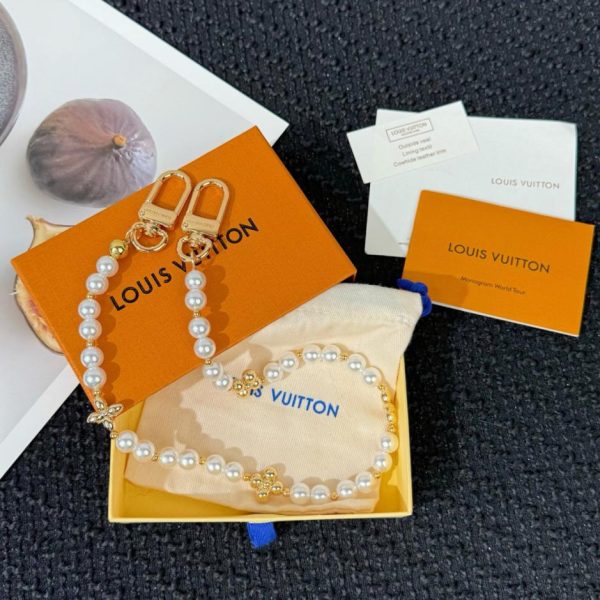 replica,repliche,fake,1:1,earrings,bracelet,ring,jewelry Ciondolo a catena per borsa LV con perle: perle bianche con decorazioni a stella e fiore dorate (Y2TF5Z)