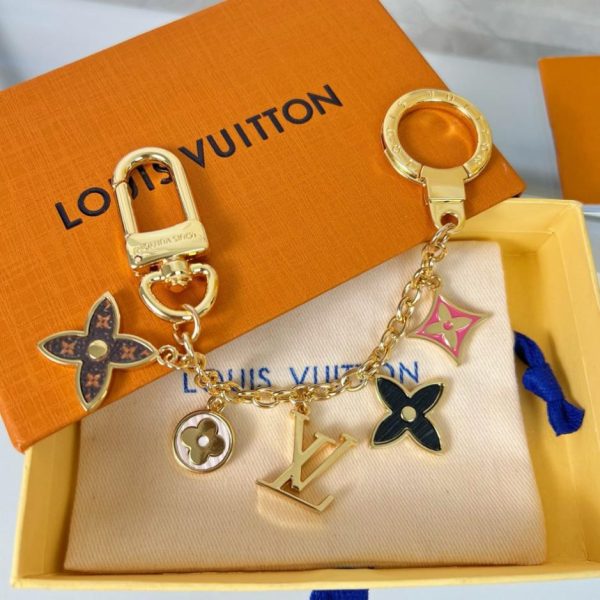 replica,repliche,fake,1:1,earrings,bracelet,ring,jewelry Portachiavi LV, ciondolo per borsa, catena per borsa M68999 Ornamento per borsa e portachiavi Spring Street (6K9X5I)