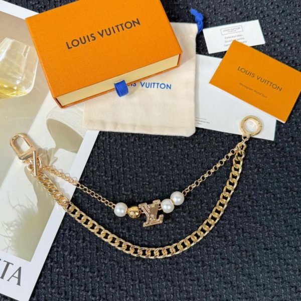 replica,repliche,fake,1:1,earrings,bracelet,ring,jewelry Nuovo ciondolo per borsa con catena spessa e perla grande con logo LV (CGNEFZ)
