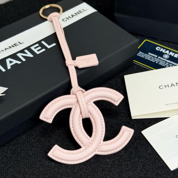 replica,repliche,fake,1:1,earrings,bracelet,ring,jewelry Nuovo charm Chanel Mini Bag Primavera Estate, realizzato in pelle di agnello, con il classico design a doppia C (6 AWD C).