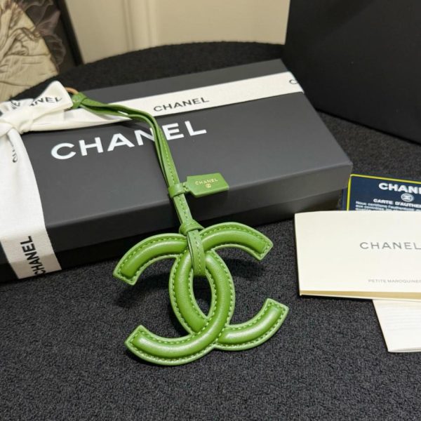 replica,repliche,fake,1:1,earrings,bracelet,ring,jewelry Nuovo charm Chanel Mini Bag Primavera Estate, realizzato in pelle di agnello, con il classico design a doppia C (DIOIZY).