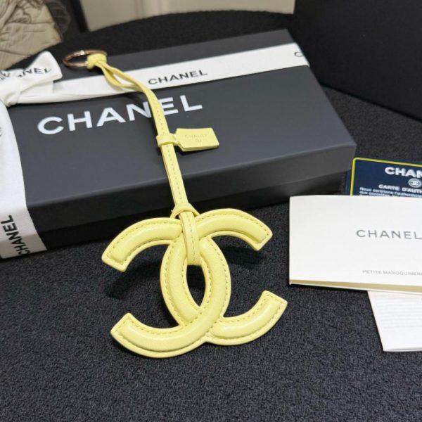 replica,repliche,fake,1:1,earrings,bracelet,ring,jewelry Nuovo charm Chanel Mini Bag Primavera Estate, realizzato in pelle di agnello, con il classico design a doppia C (JDRAE4).