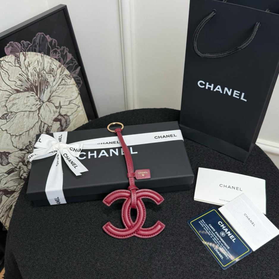 replica,repliche,fake,1:1,earrings,bracelet,ring,jewelry Nuovo charm Chanel Mini Bag Primavera Estate, realizzato in pelle di agnello e caratterizzato dal classico logo a doppia C. replica,repliche,fake,1:1,earrings,bracelet,ring,jewelry Nuovo charm Chanel Mini Bag Primavera Estate, realizzato in pelle di agnello e caratterizzato dal classico logo a doppia C.