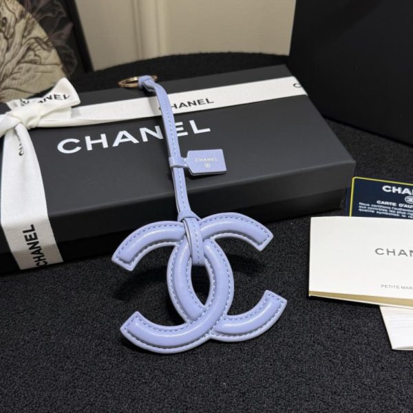 replica,repliche,fake,1:1,earrings,bracelet,ring,jewelry Nuovo charm Chanel Mini Bag Primavera Estate, realizzato in pelle di agnello, con il classico logo a doppia C. (S1EYYJ)