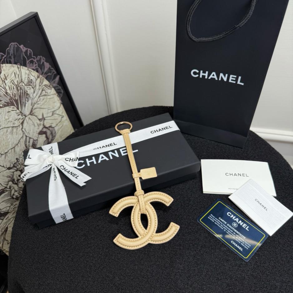 replica,repliche,fake,1:1,earrings,bracelet,ring,jewelry Nuovo charm Chanel Mini Bag Primavera Estate, realizzato in pelle di agnello, con il classico design a doppia C (S4CVKQ). replica,repliche,fake,1:1,earrings,bracelet,ring,jewelry Nuovo charm Chanel Mini Bag Primavera Estate, realizzato in pelle di agnello, con il classico design a doppia C (S4CVKQ).